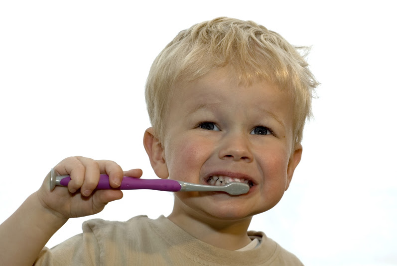 photo-kid-brushing-teeth